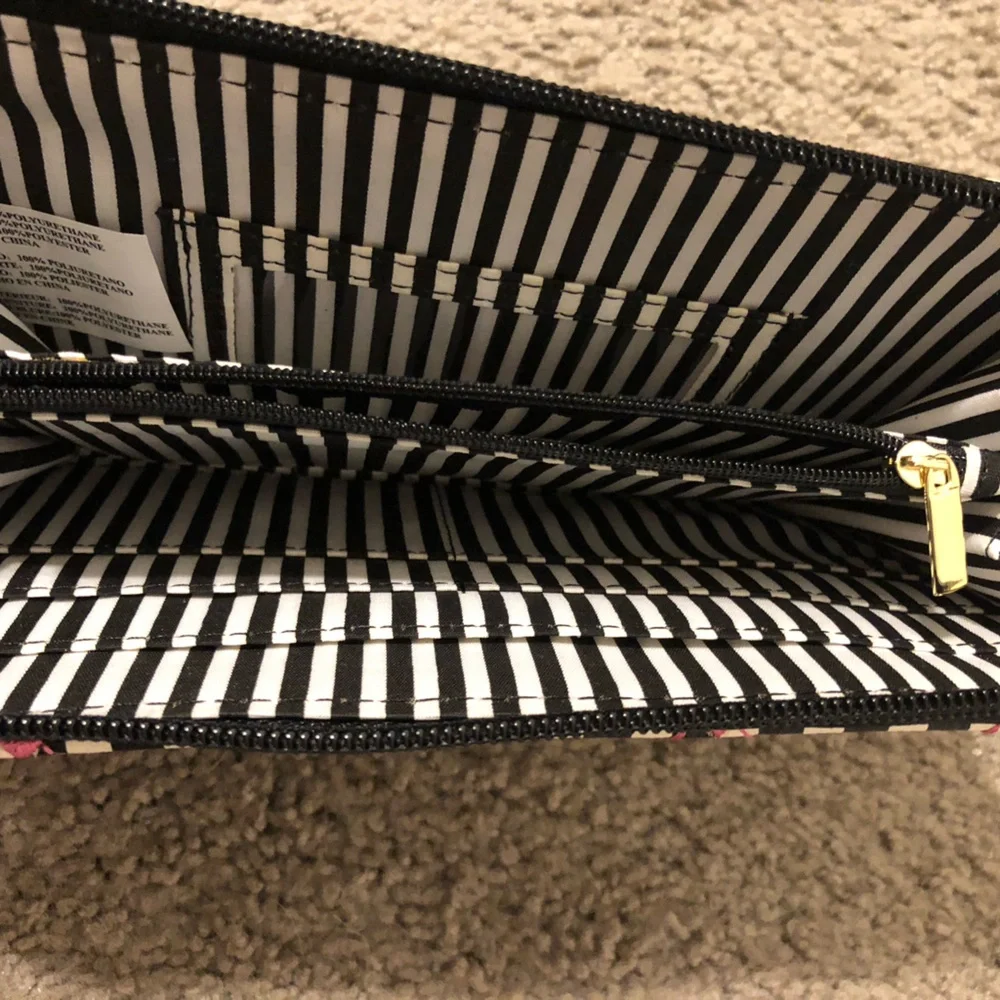 Betsey Johnson Black and White Striped Key Card Holder - Picture 5 of 8